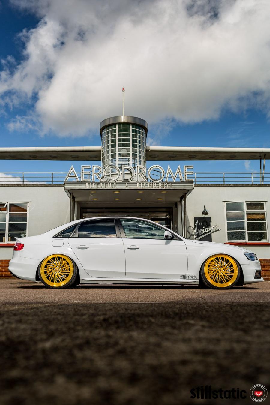  Audi A4 Sedan on Vossen Wheels (LC-105T) 2016 года  (фото 10 из 45)
